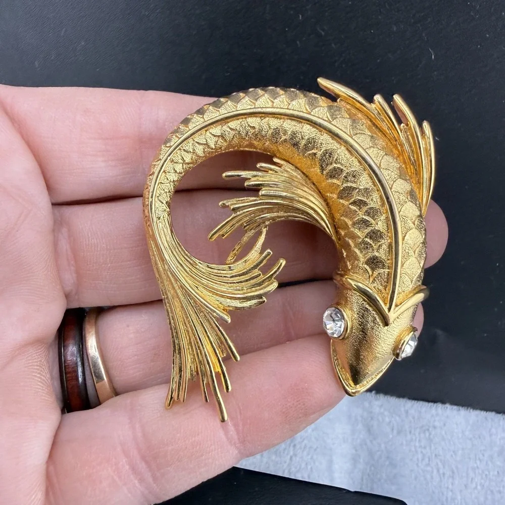 Vintage Monet Brooch Gold Tone Fish‎ Koi